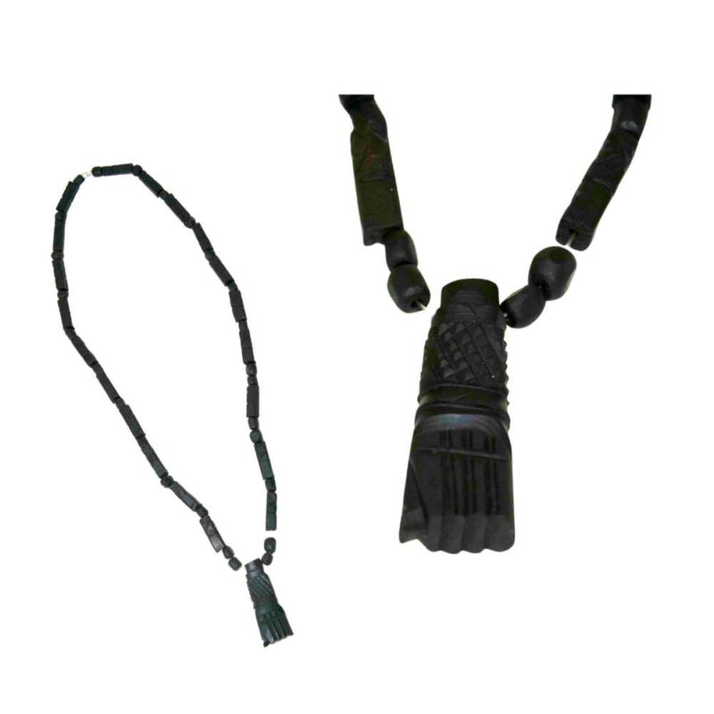 COLLAR PUÑO AZABACHE