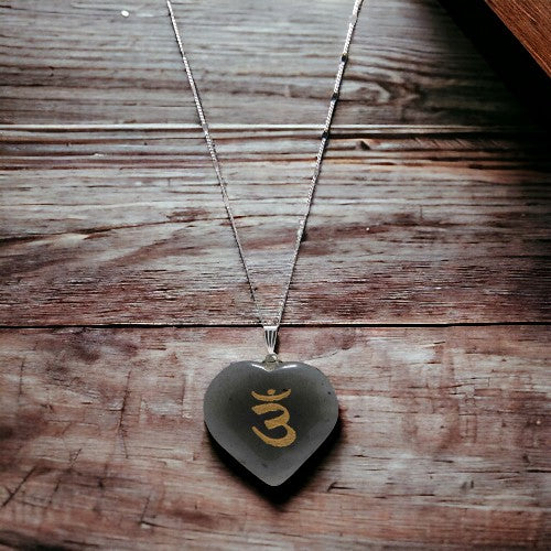 SET 7 COLGANTE CORAZÓN MINERAL CHAKRAS GRABADO 890