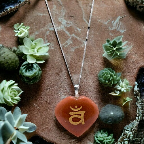 SET 7 COLGANTE CORAZÓN MINERAL CHAKRAS GRABADO 890