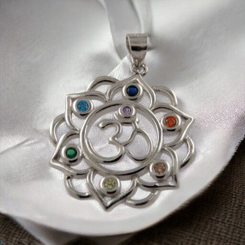 Colgante Plata Ley Simbolo OM circonitas REF 1190