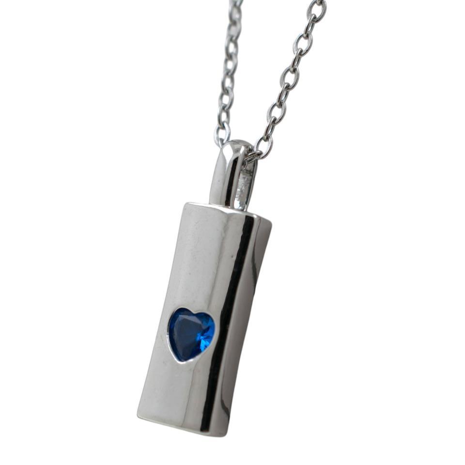 Colgante Acero Plateado Rectangular Corazón Circon